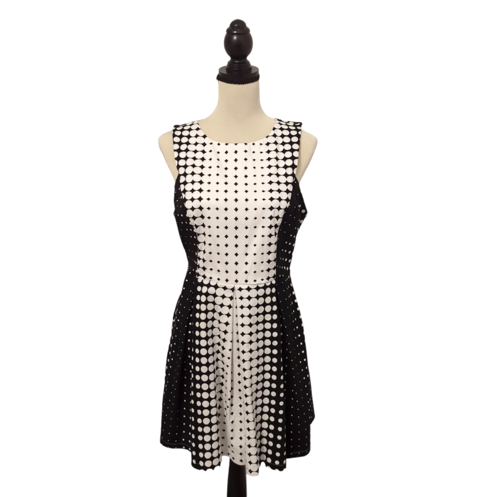 Black and White Sleeveless Dress Short Size Medium